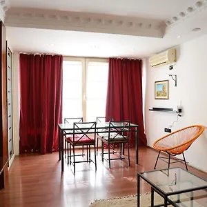 Hoja Apartment